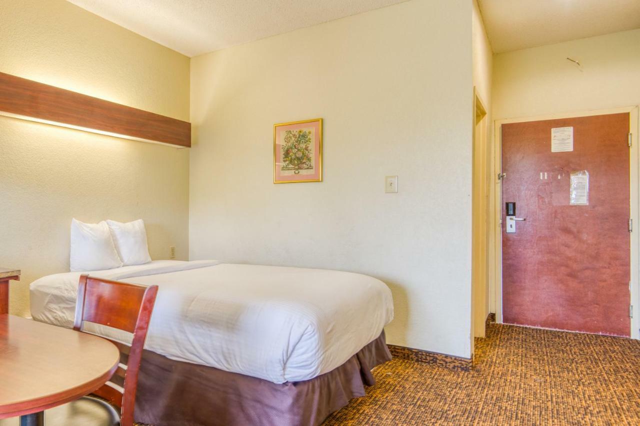Prairieville Trident Inn & Suites, Baton Rouge (Adults Only) מראה חיצוני תמונה